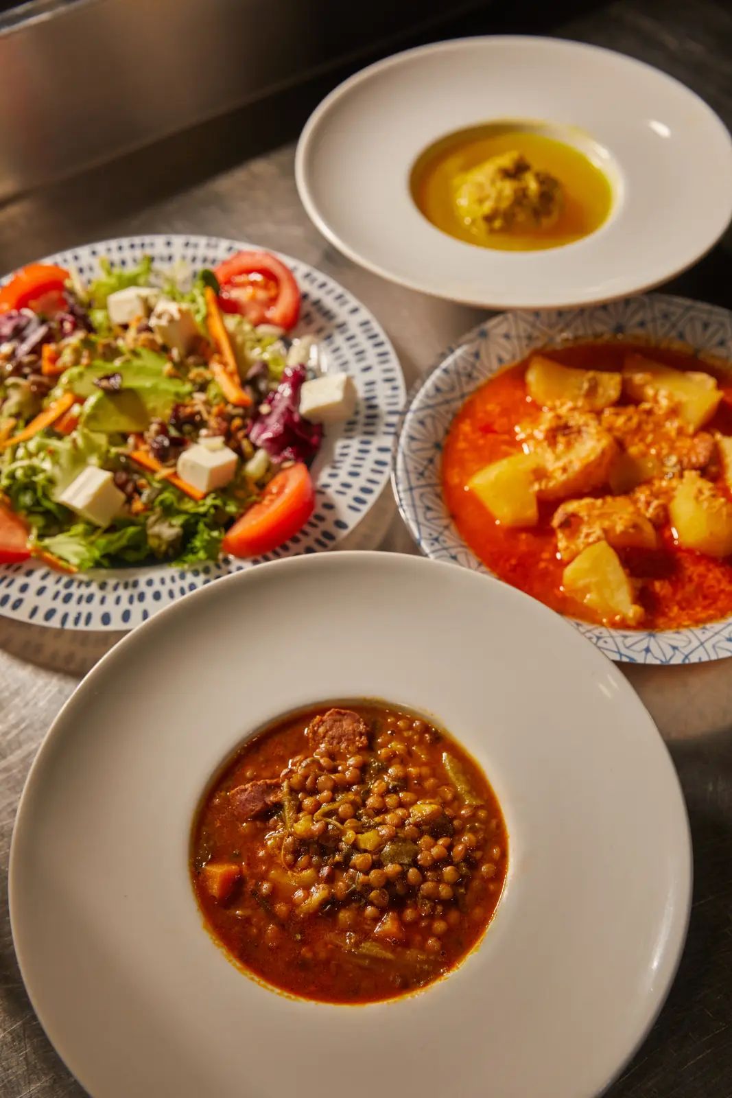 Platos caseros del día recién servidos