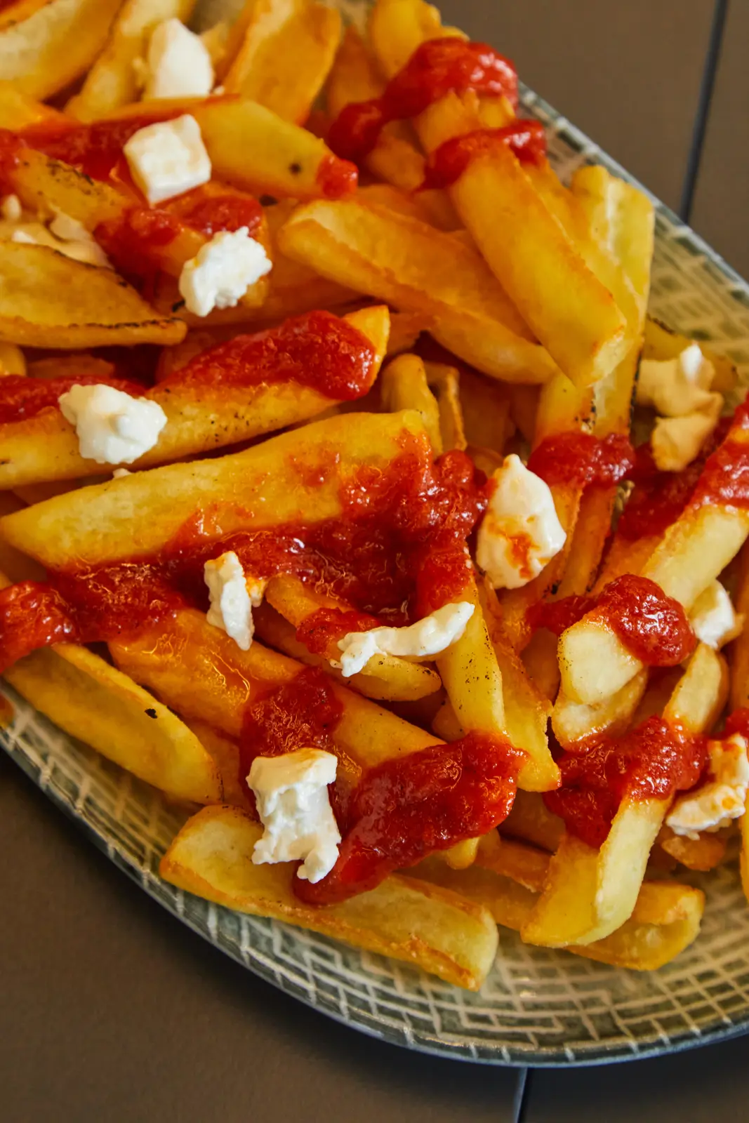 Patatas bravas para compartir en El 33